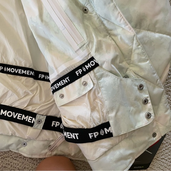 Free People Movement NEW Snow Bunny Slope Puffer Ski Jacket Large - Picture 13 of 16